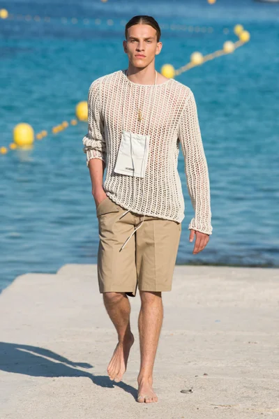 Look 19
